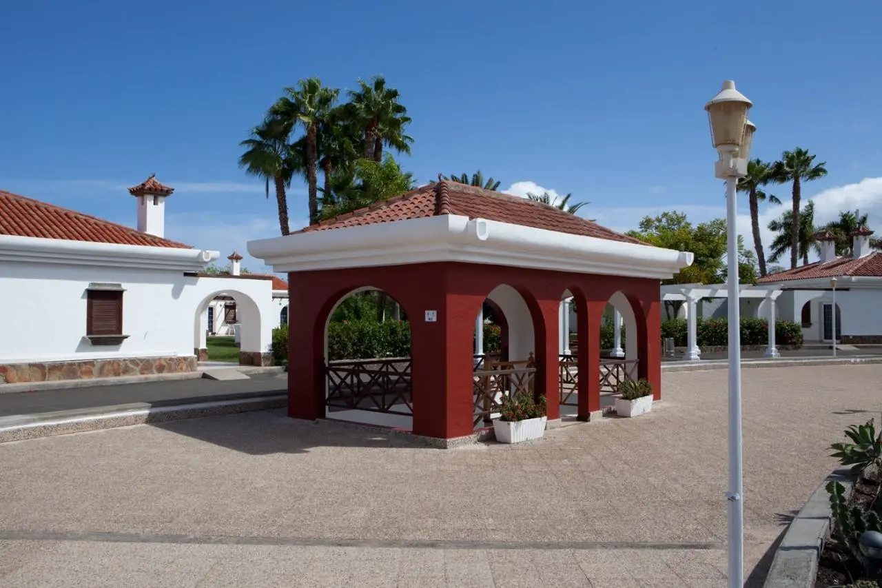 LIVVO Dunagolf Suites — LIVVO DUNAGOLF SUITES