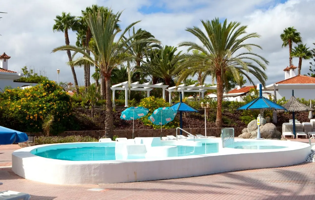 LIVVO Dunagolf Suites — LIVVO DUNAGOLF SUITES