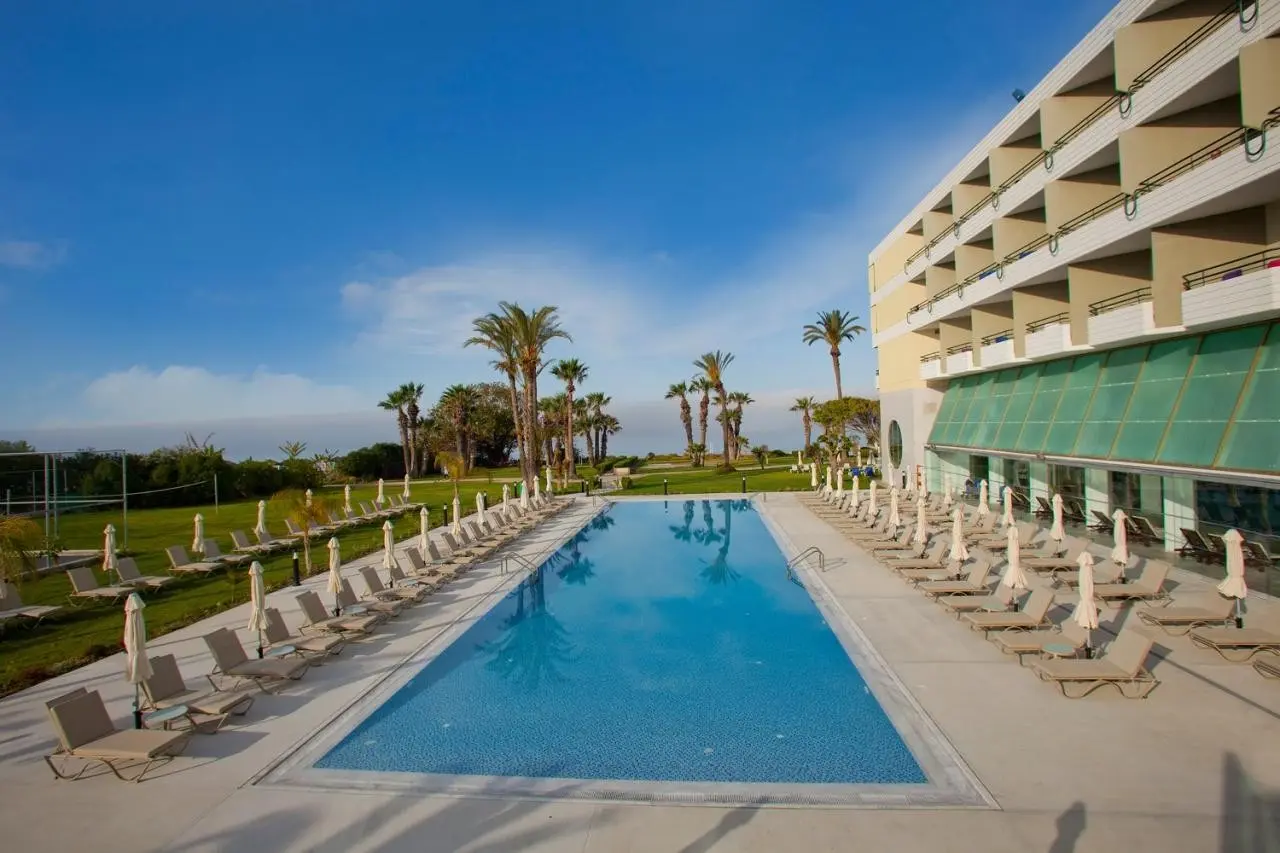 Louis Imperial Beach — LOUIS IMPERIAL BEACH HOTEL