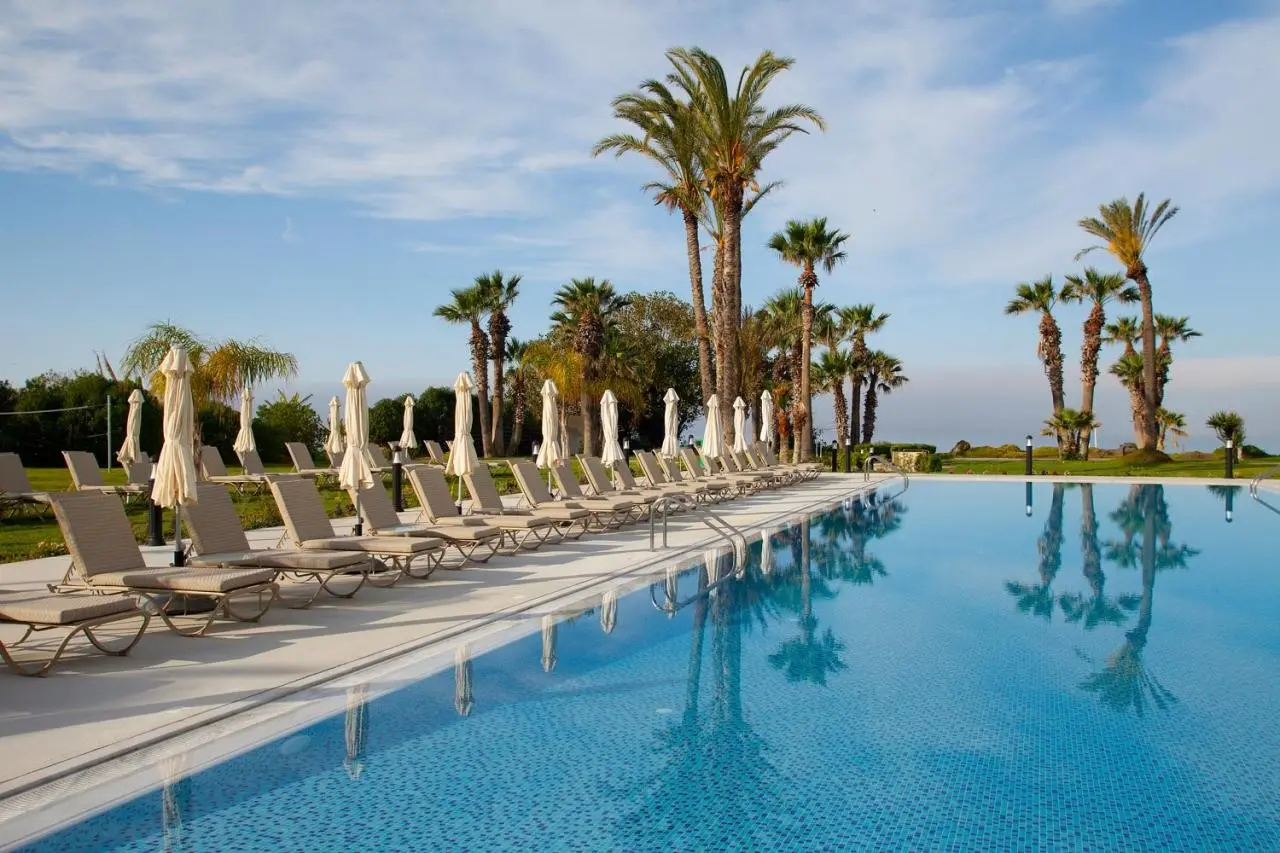 Louis Imperial Beach — LOUIS IMPERIAL BEACH HOTEL