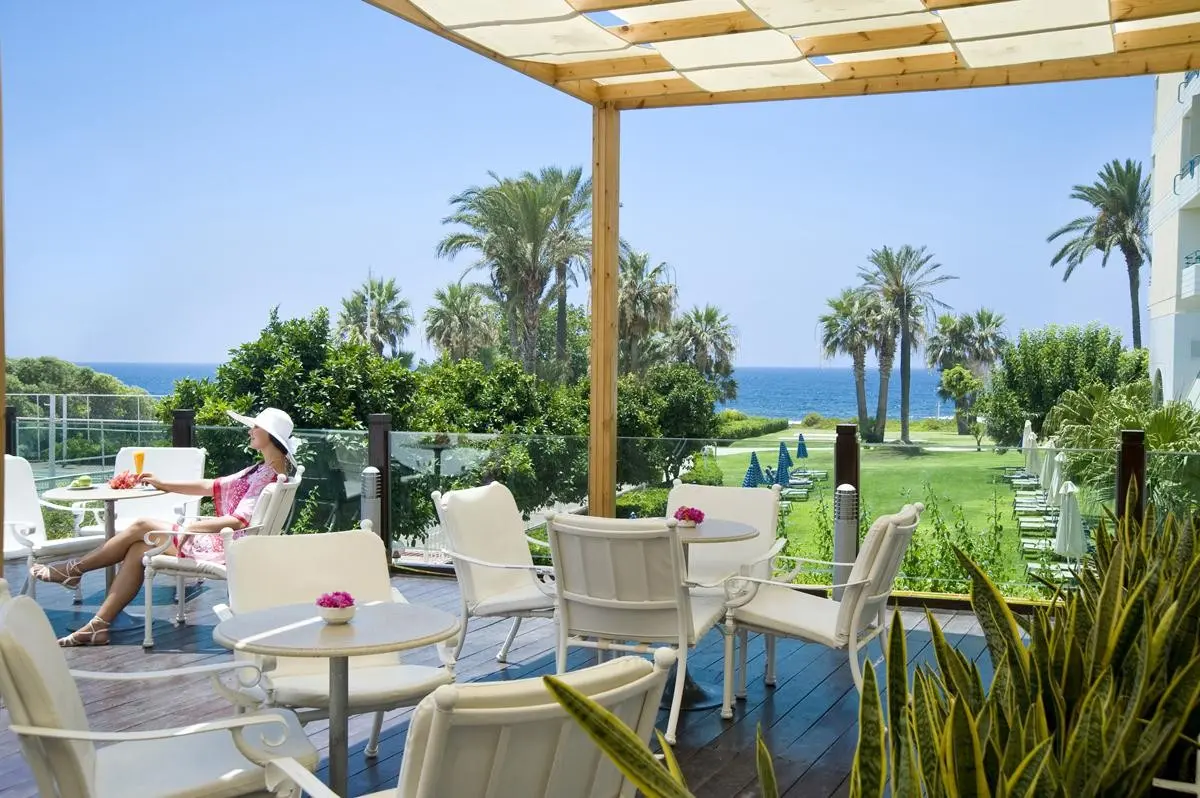 Louis Imperial Beach — LOUIS IMPERIAL BEACH HOTEL