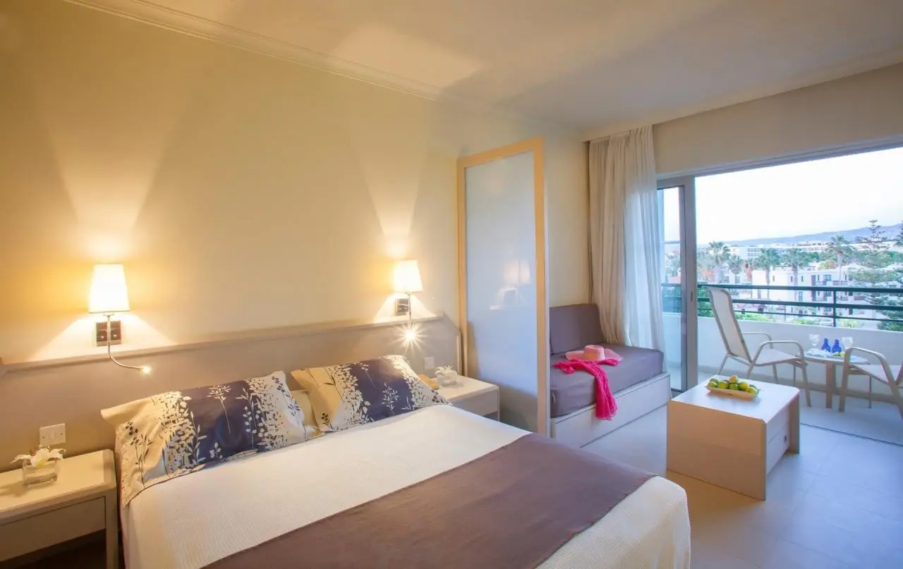 Louis Imperial Beach — LOUIS IMPERIAL BEACH HOTEL