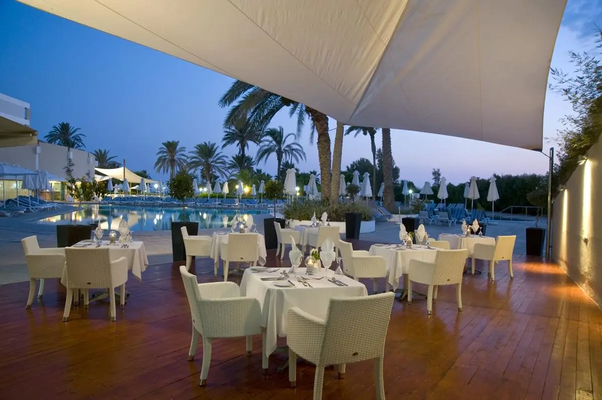 Louis Imperial Beach — LOUIS IMPERIAL BEACH HOTEL