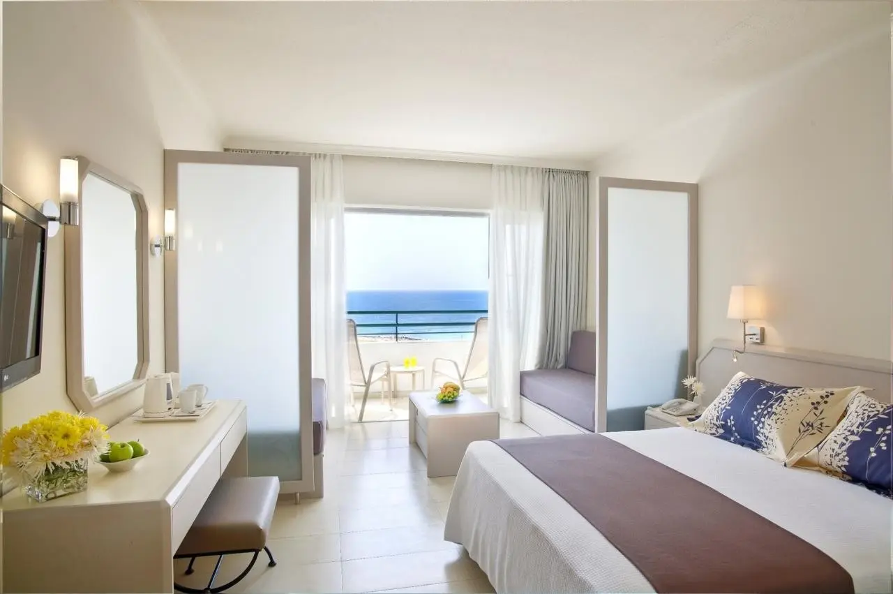 Louis Imperial Beach — LOUIS IMPERIAL BEACH HOTEL