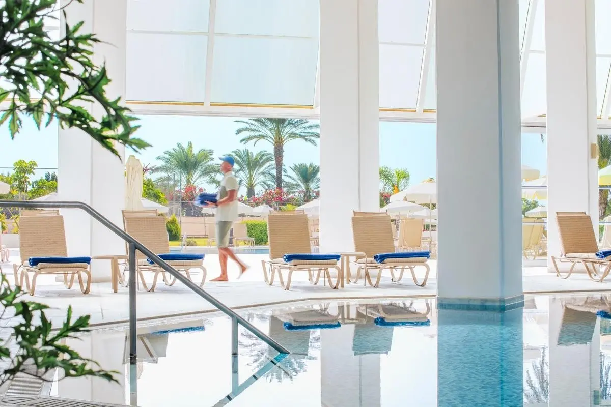 Louis Imperial Beach — LOUIS IMPERIAL BEACH HOTEL