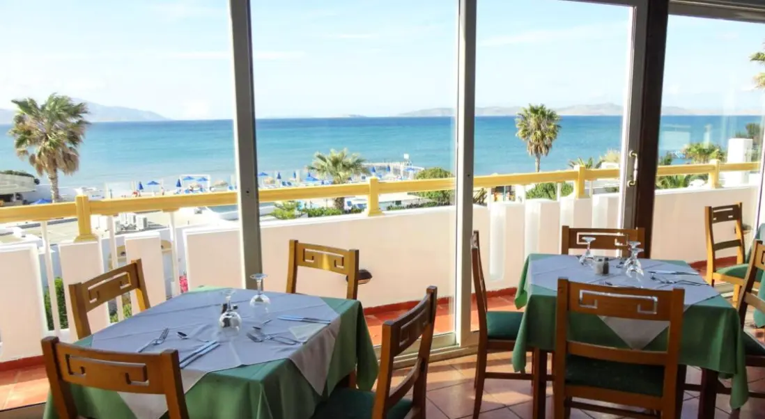 Restauracja i jedzenie w hotelu Mastichari Bay