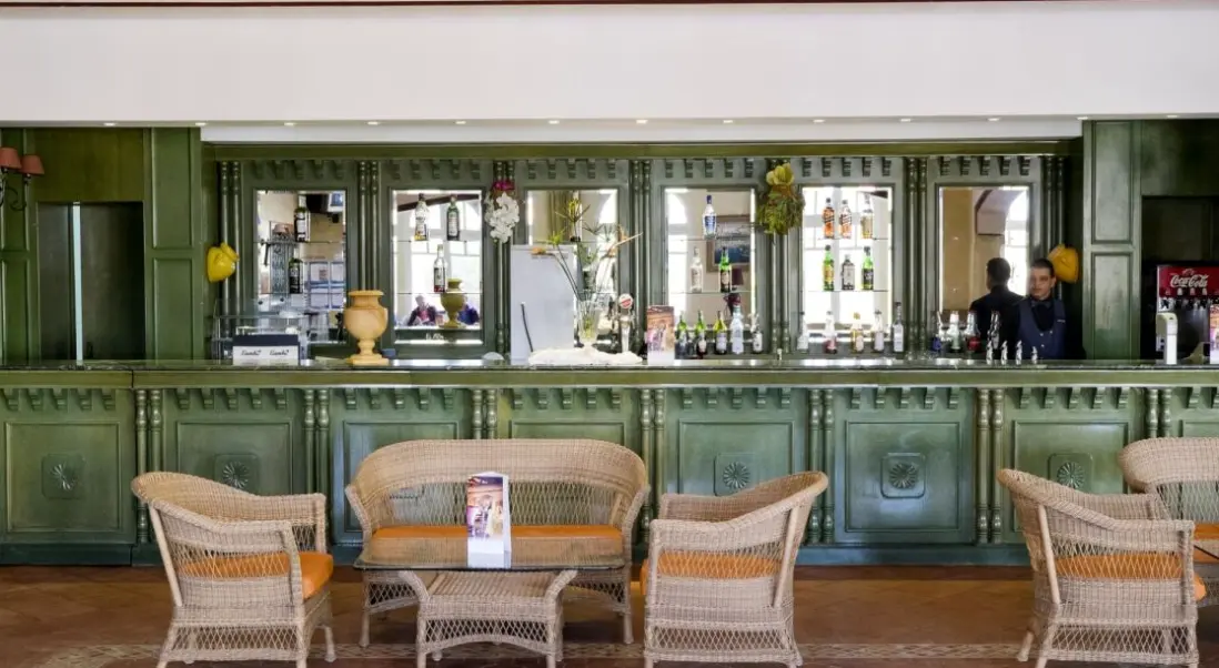 Restauracja i jedzenie w hotelu Medina Belisaire & Thalasso
