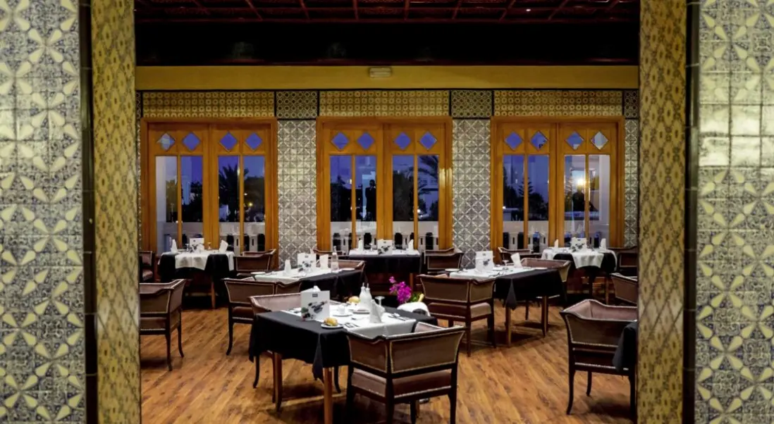 Restauracja i jedzenie w hotelu Medina Belisaire & Thalasso