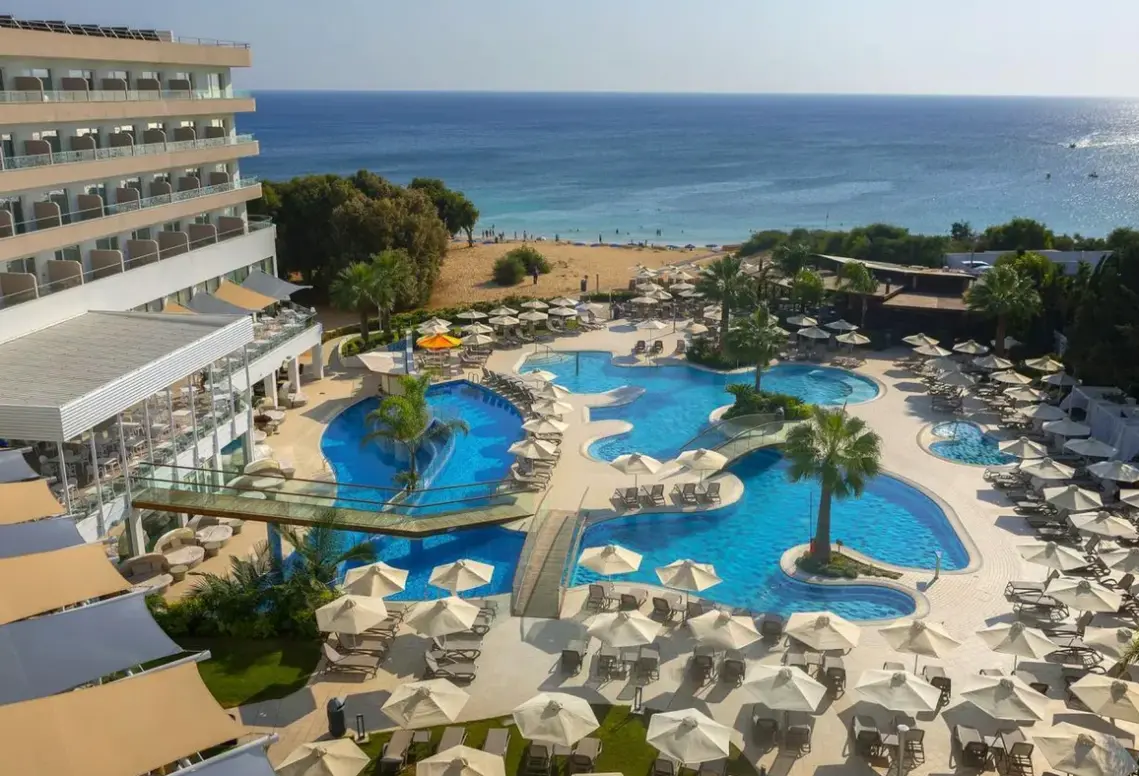 Basen w hotelu Melissi Beach