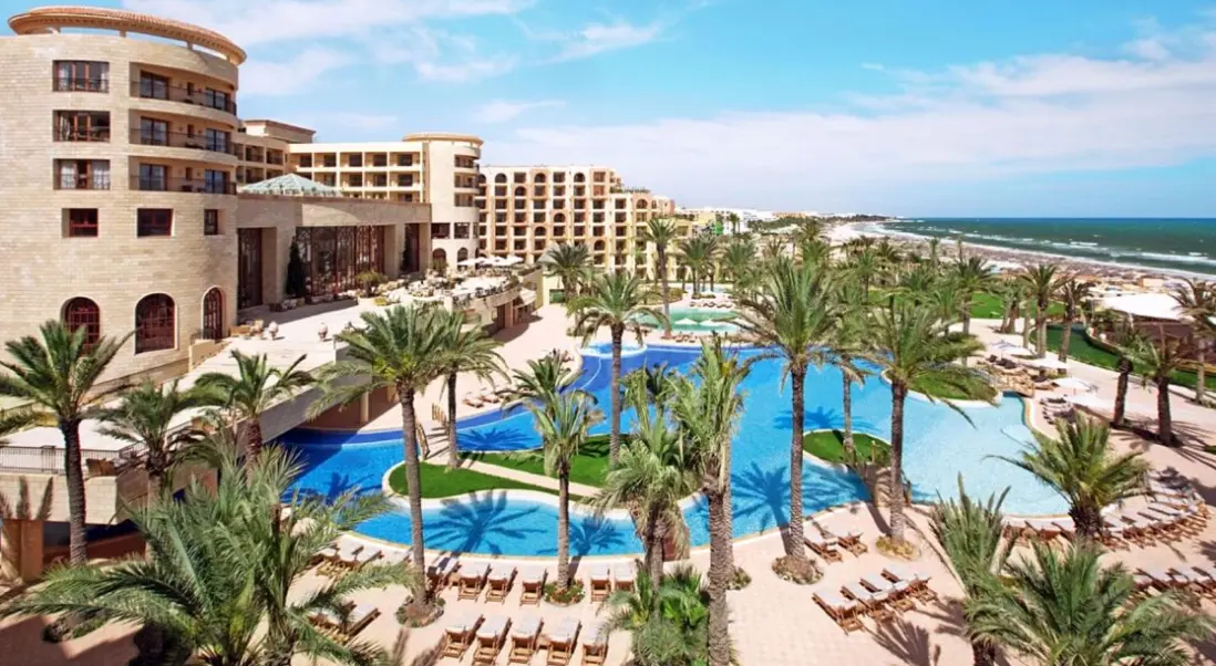 Basen w hotelu Mövenpick Resort & Marine Spa Sousse