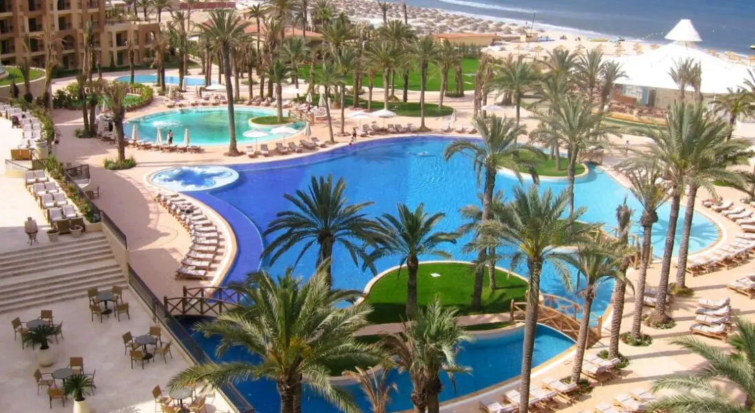Basen w hotelu Mövenpick Resort & Marine Spa Sousse