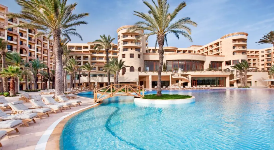 Basen w hotelu Mövenpick Resort & Marine Spa Sousse