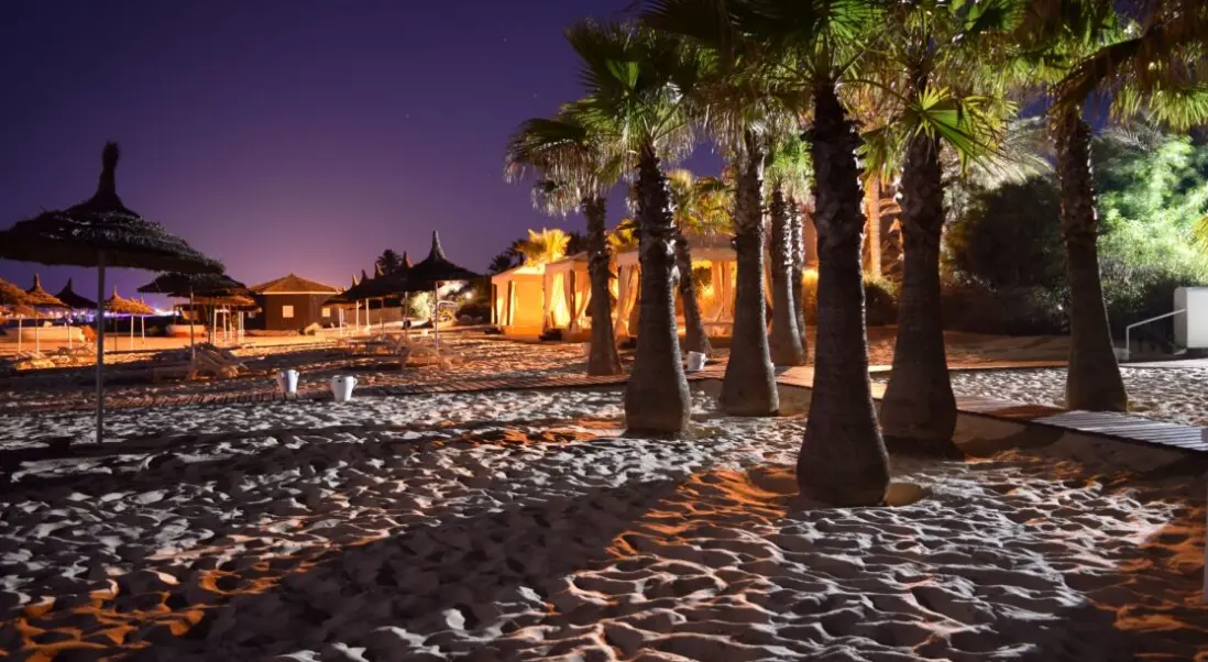 Plaża przy hotelu Oceana Suites