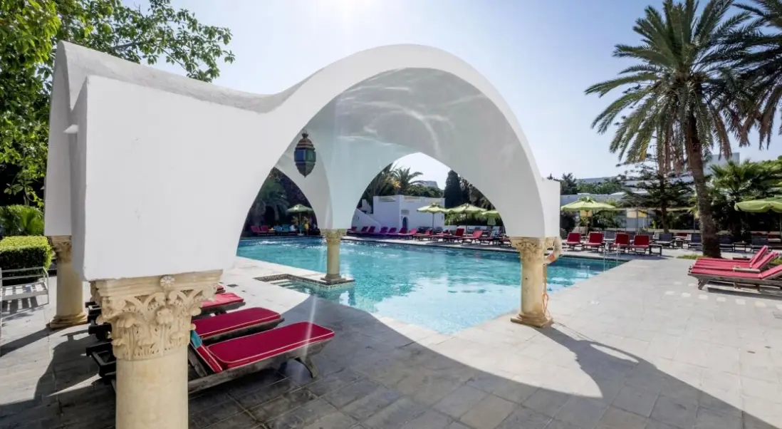 Basen w hotelu Orangers Beach Resort & Bungalows