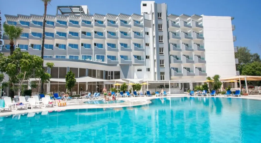 Basen w hotelu Papouis Protaras Hotel