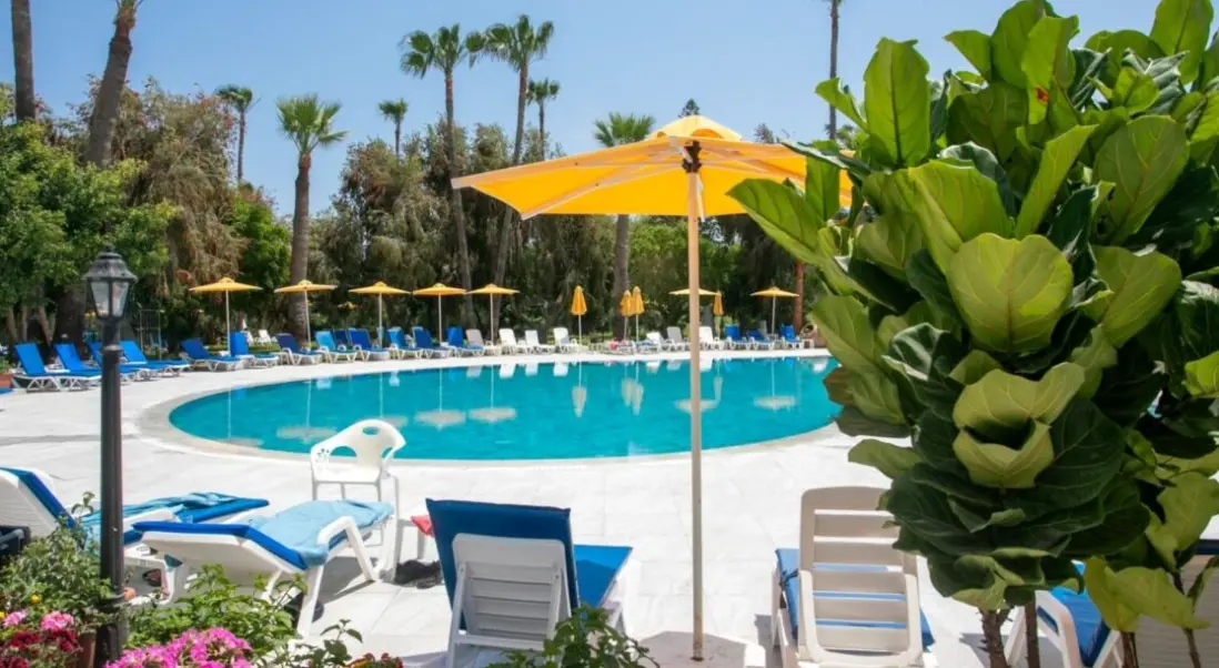 Basen w hotelu Papouis Protaras Hotel