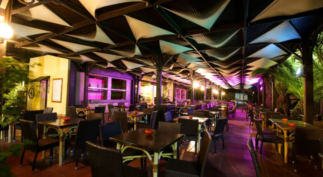Restauracja i jedzenie w hotelu Paradis Palace