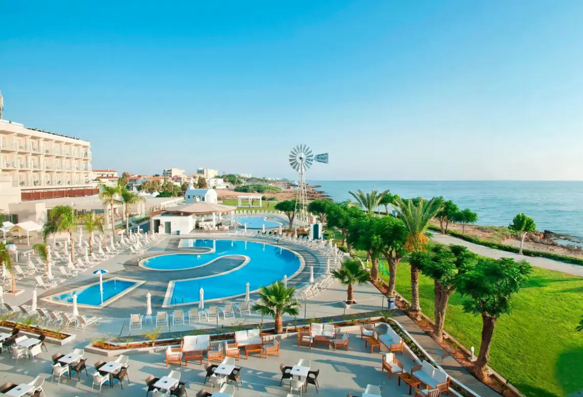 Basen w hotelu Pernera Beach