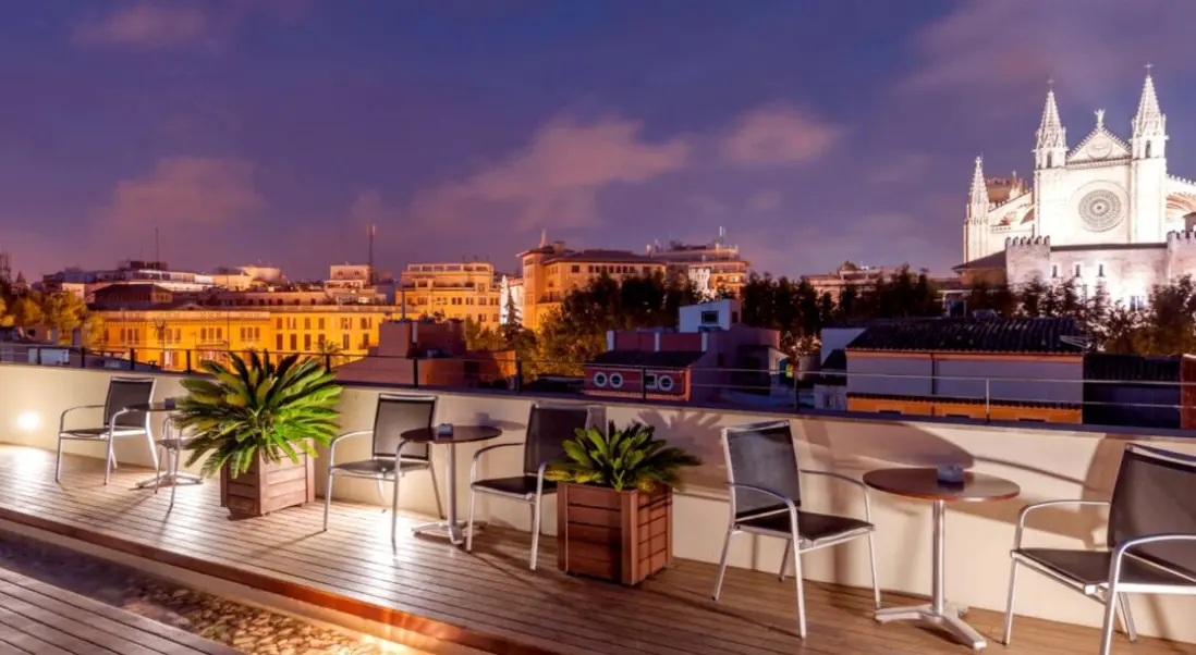 Widok z hotelu Petit Palace Hotel Tres
