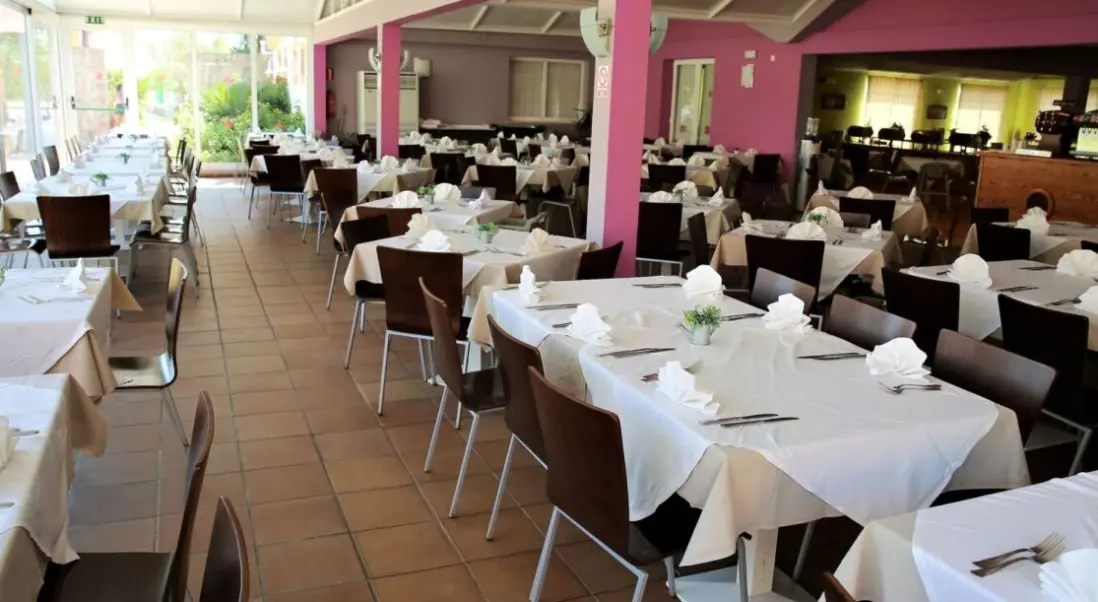 Restauracja i jedzenie w hotelu Pierre Vacances Apartamentos Menorca Club Blanes