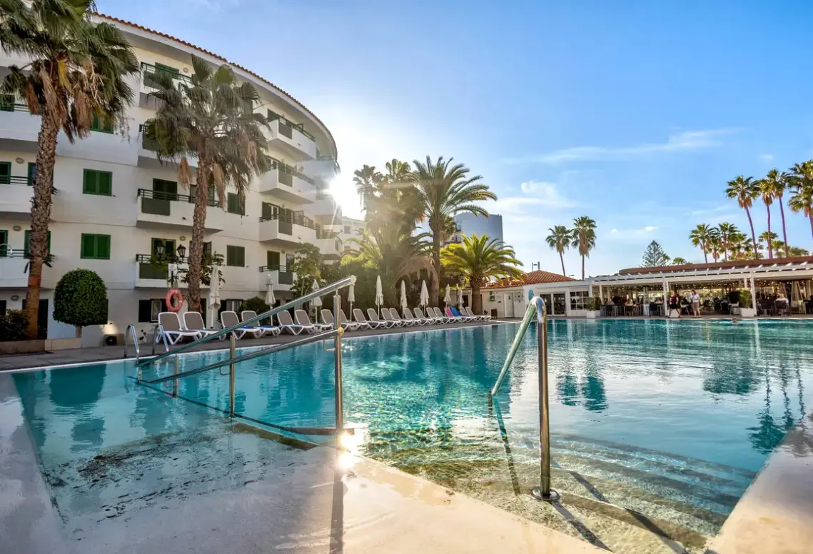 Basen w hotelu Playa Bonita