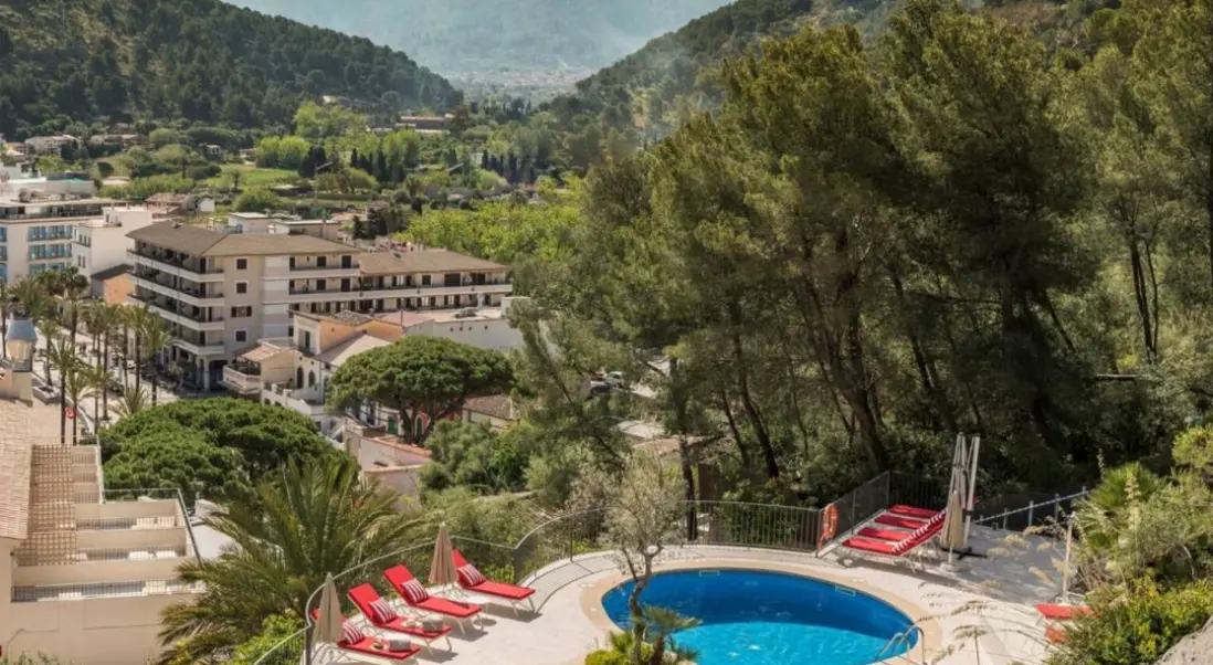 Basen w hotelu Pure Salt Port de Soller