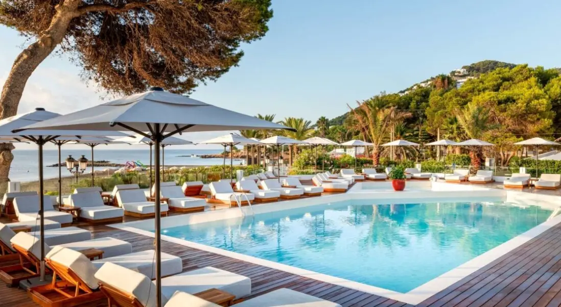 Basen w hotelu Riomar Ibiza, a Tribute Portfolio