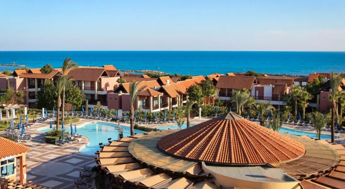 Basen w hotelu Robinson Cyprus