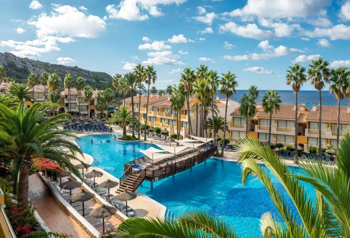 Basen w hotelu Royal Son Bou Family Club