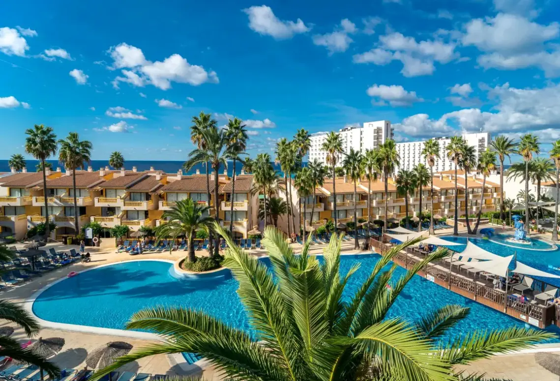 Basen w hotelu Royal Son Bou Family Club