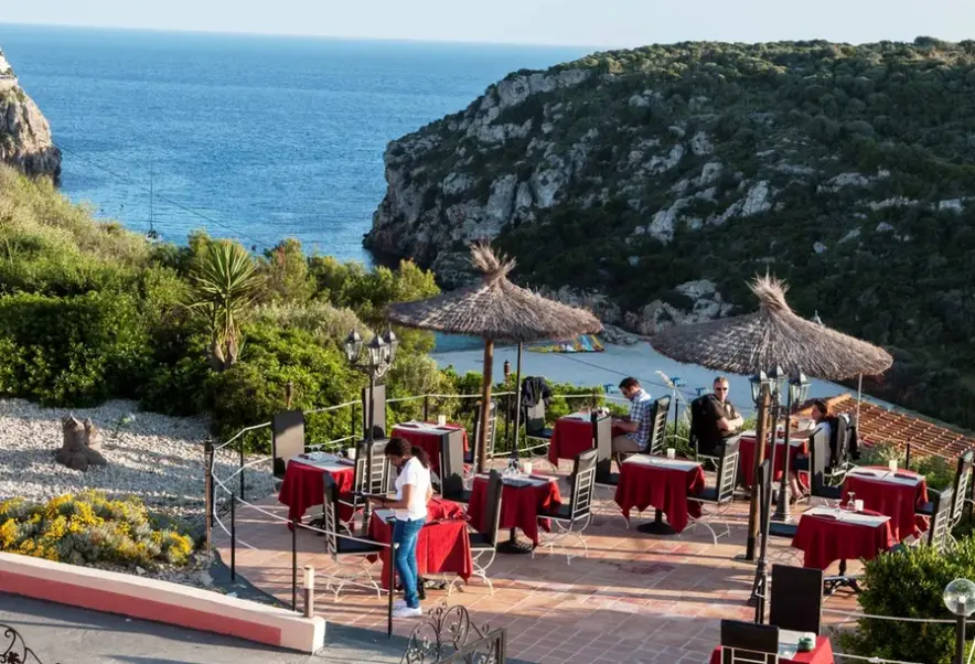 Restauracja i jedzenie w hotelu Sa Barrera