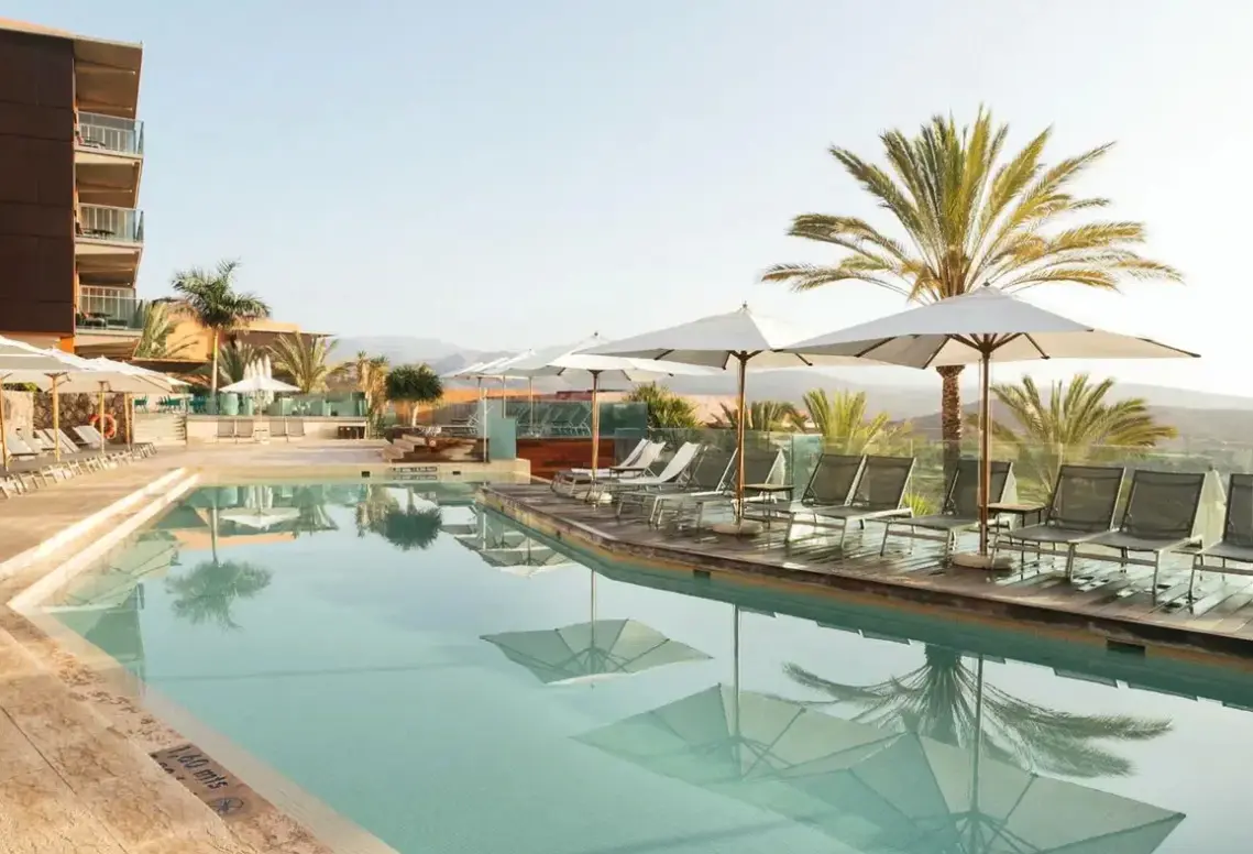 Basen w hotelu Salobre Hotel Resort & Serenity