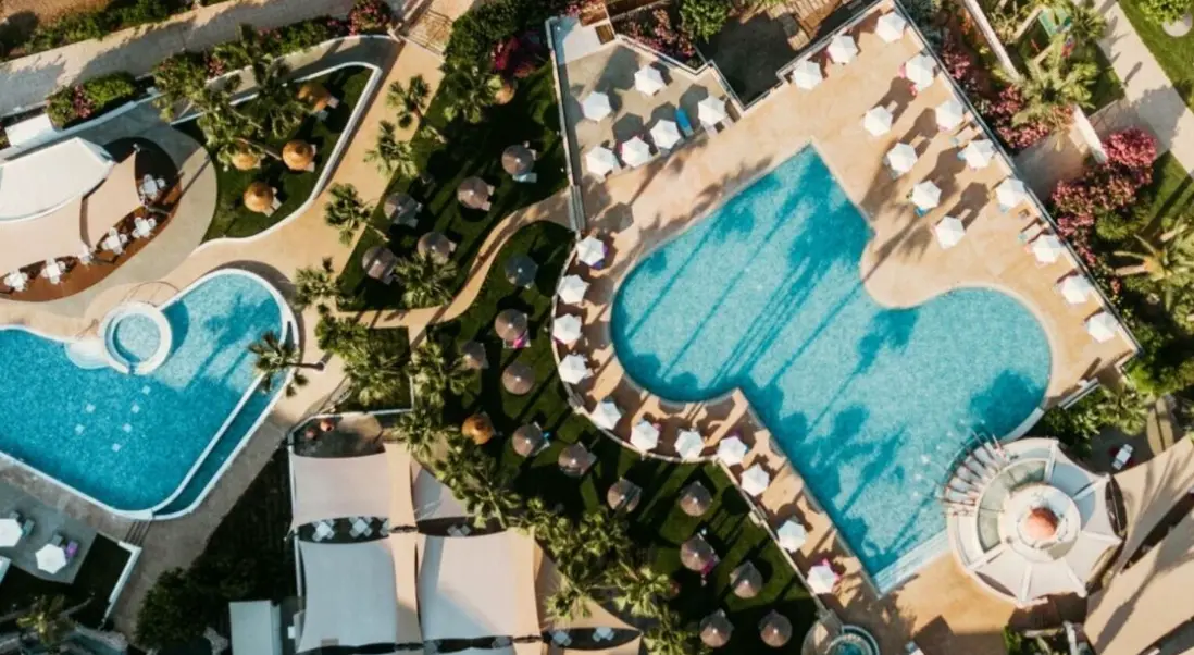 Basen w hotelu St. George Hotel Spa & Golf Beach Resort
