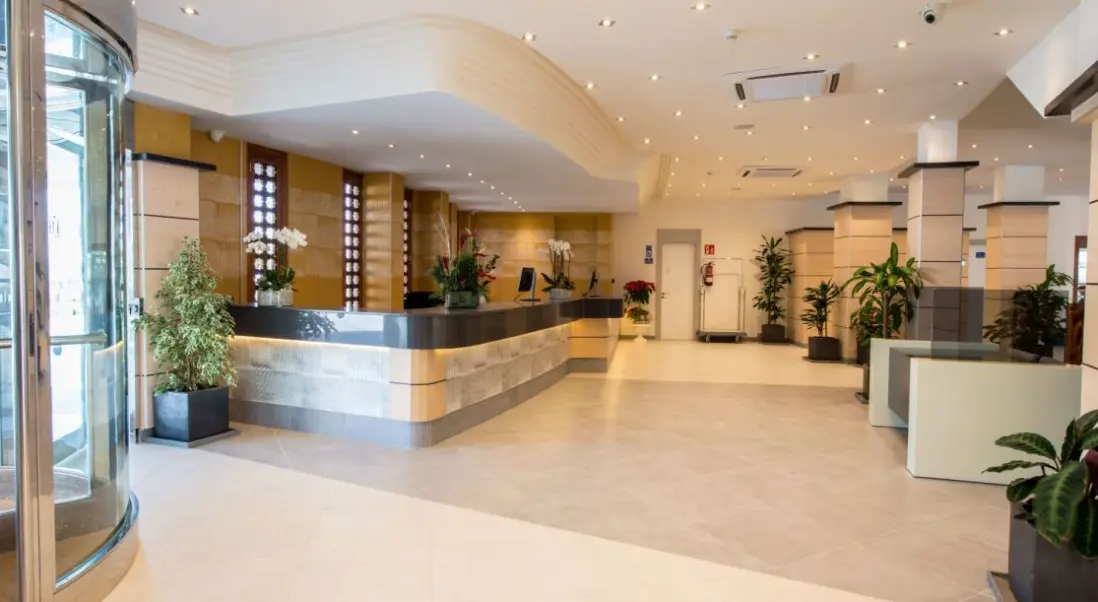 Lobby hotelu Suites Nardos