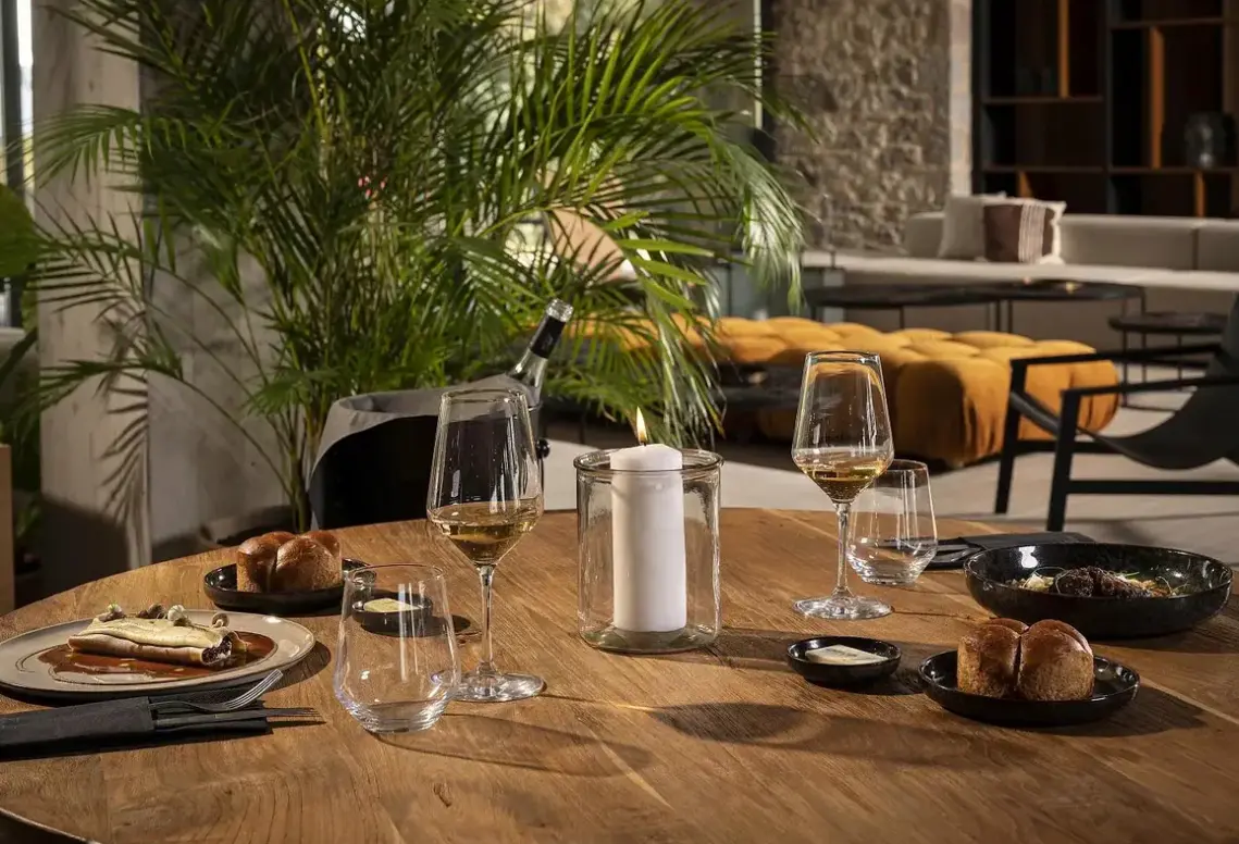 Restauracja i jedzenie w hotelu Theros All Suite Hotel