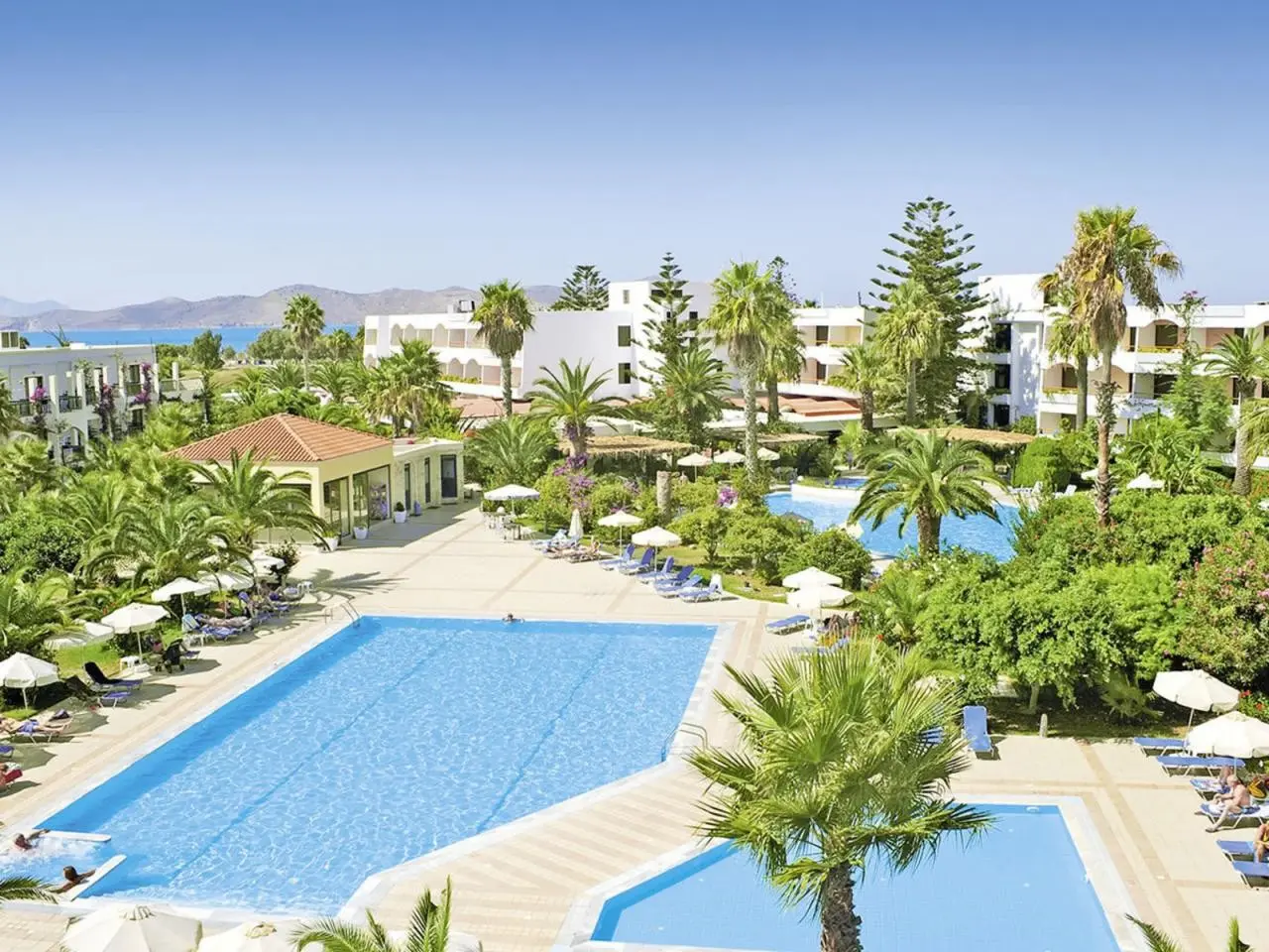 Basen w hotelu Tigaki Beach
