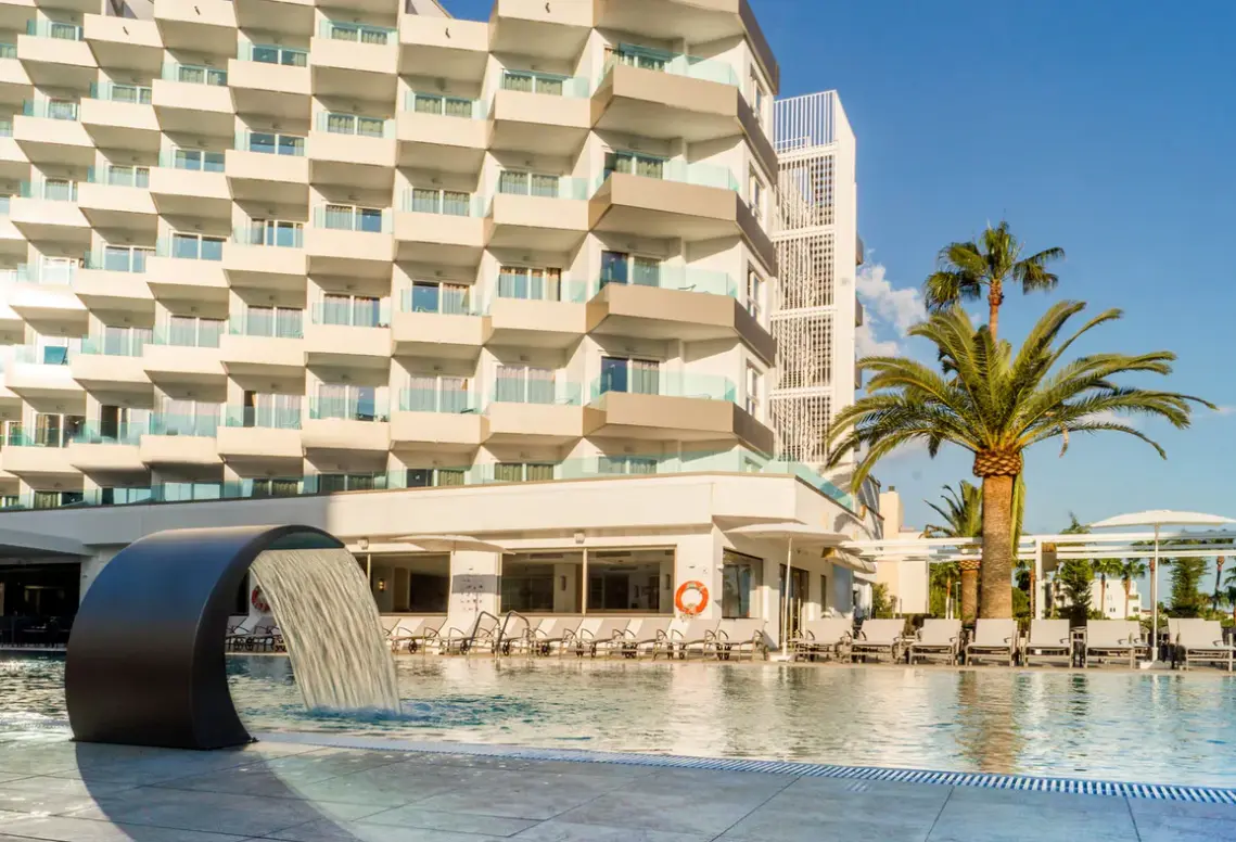 Basen w hotelu Tomir Portals Suites