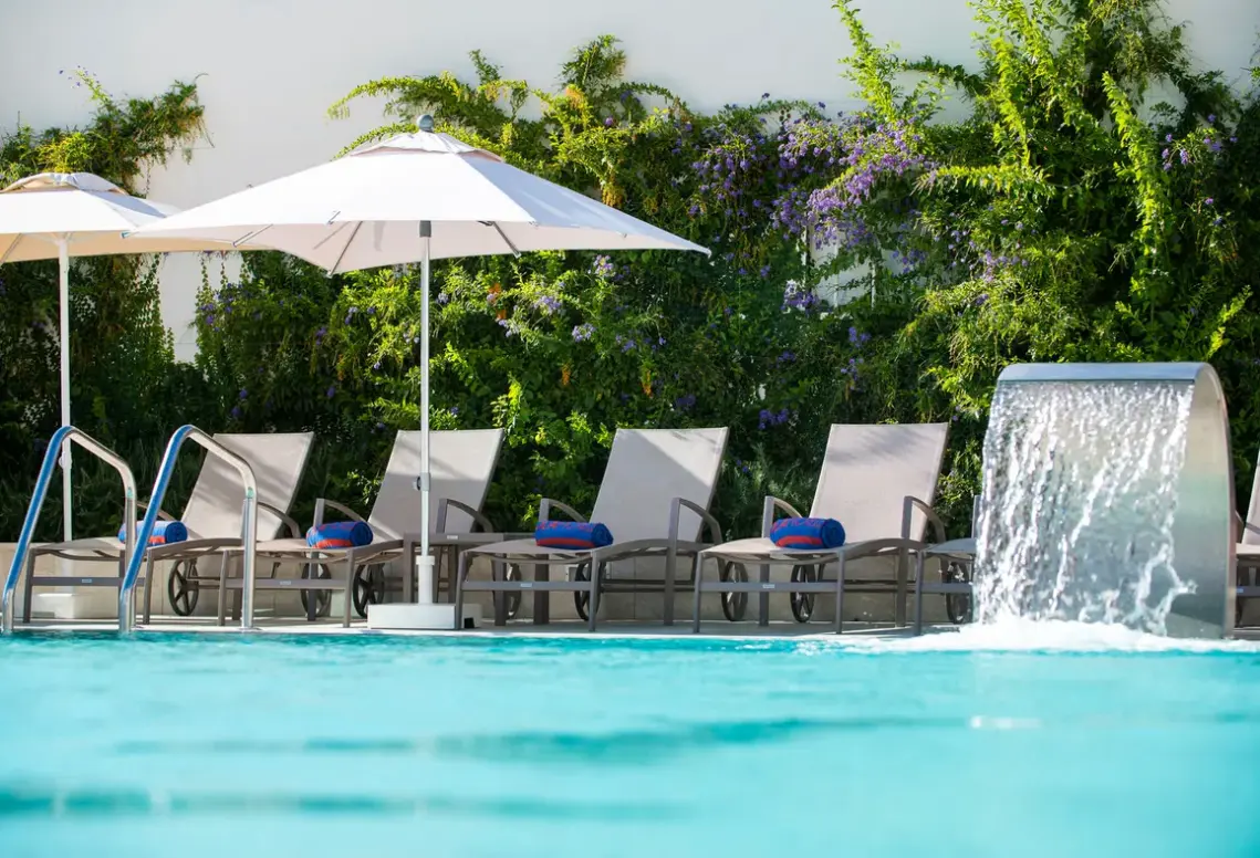 Basen w hotelu Tomir Portals Suites