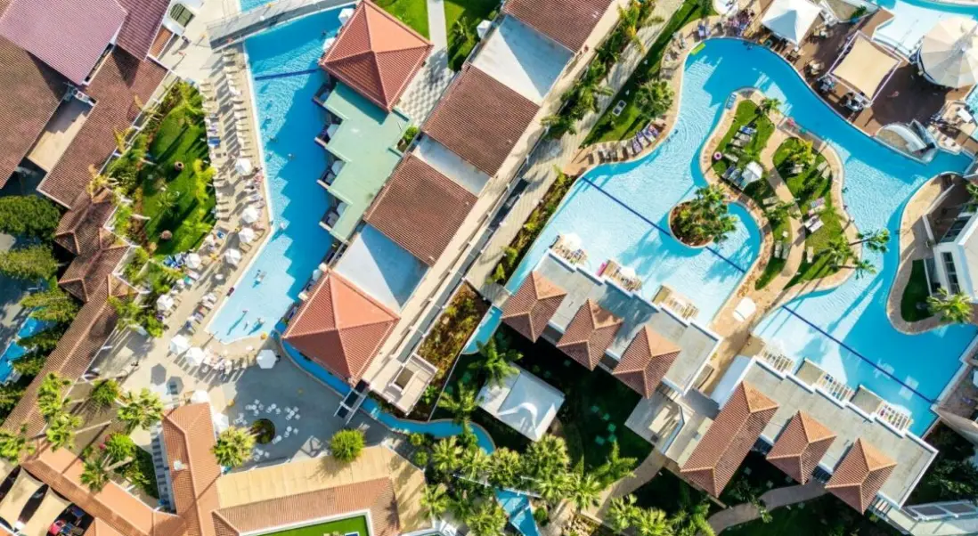 Basen w hotelu TUI Blue Atlantica Aeneas Resort