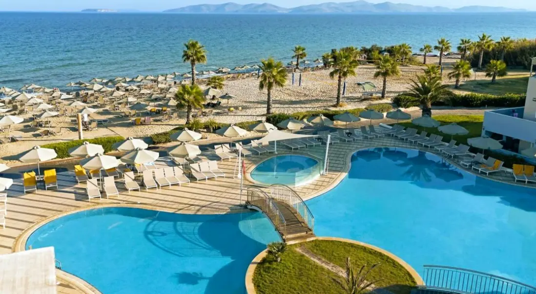 Basen w hotelu TUI Magic Life Marmari Palace