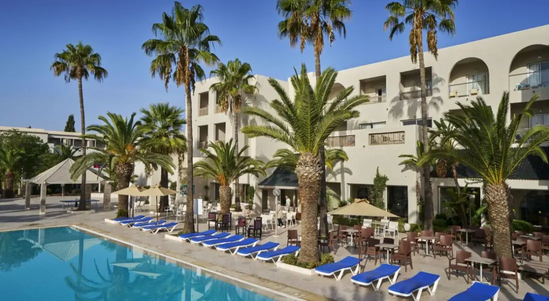 Basen w hotelu TUI Suneo Palm Beach Skanes