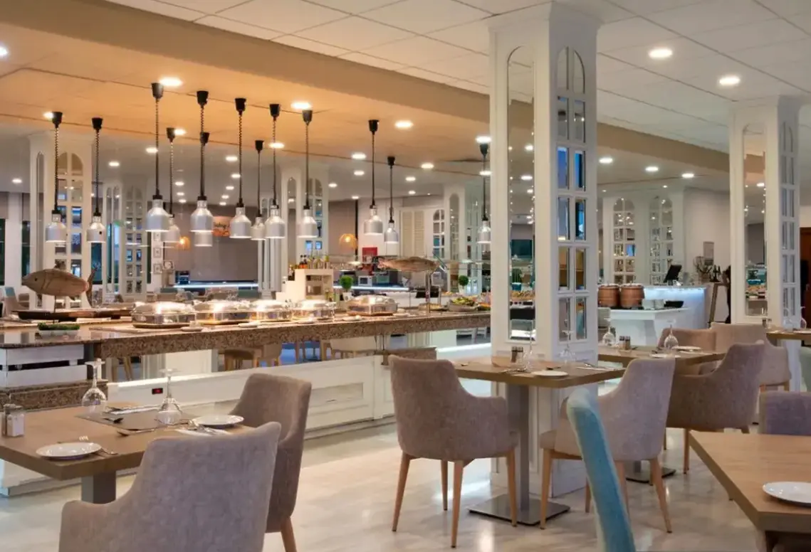 Restauracja i jedzenie w hotelu Valentin Son Bou