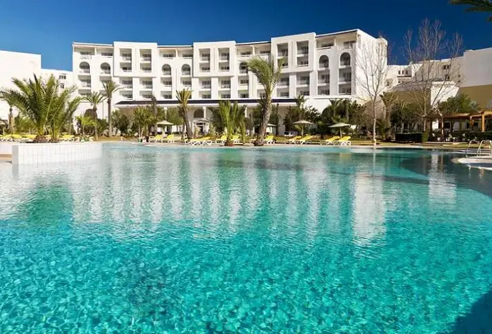 Basen w hotelu Vincci Saphir Palace