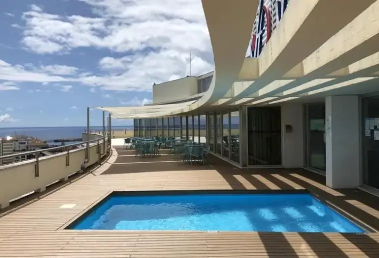 Basen w hotelu Vip Executive Azores Hotel