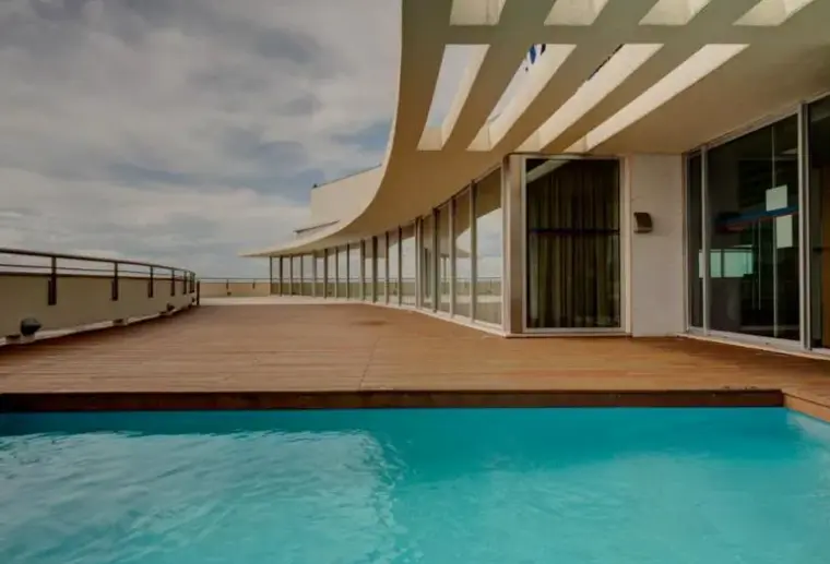 Basen w hotelu Vip Executive Azores Hotel