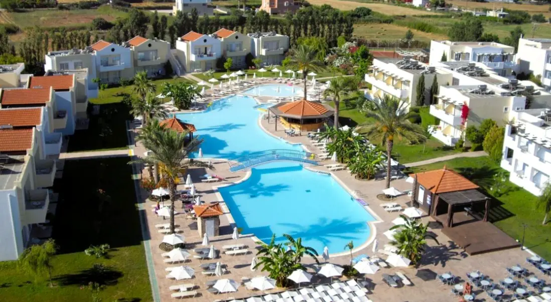 Basen w hotelu Zorbas Beach