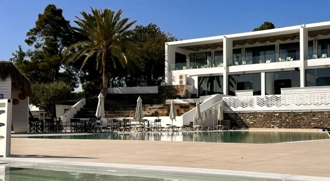 Basen w hotelu Aiora Aqua Resort