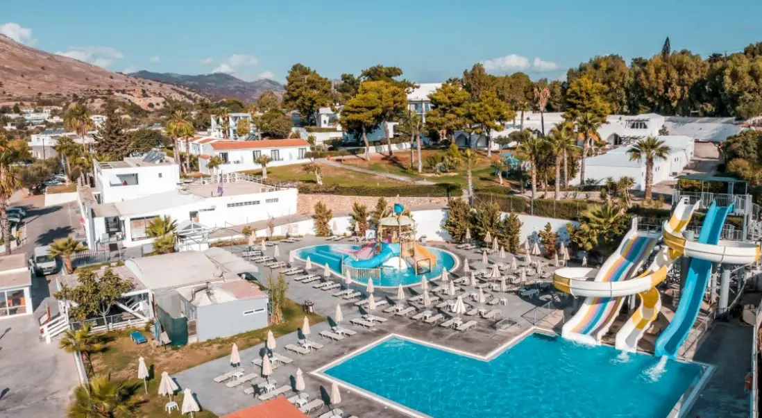 Basen w hotelu Aiora Aqua Resort