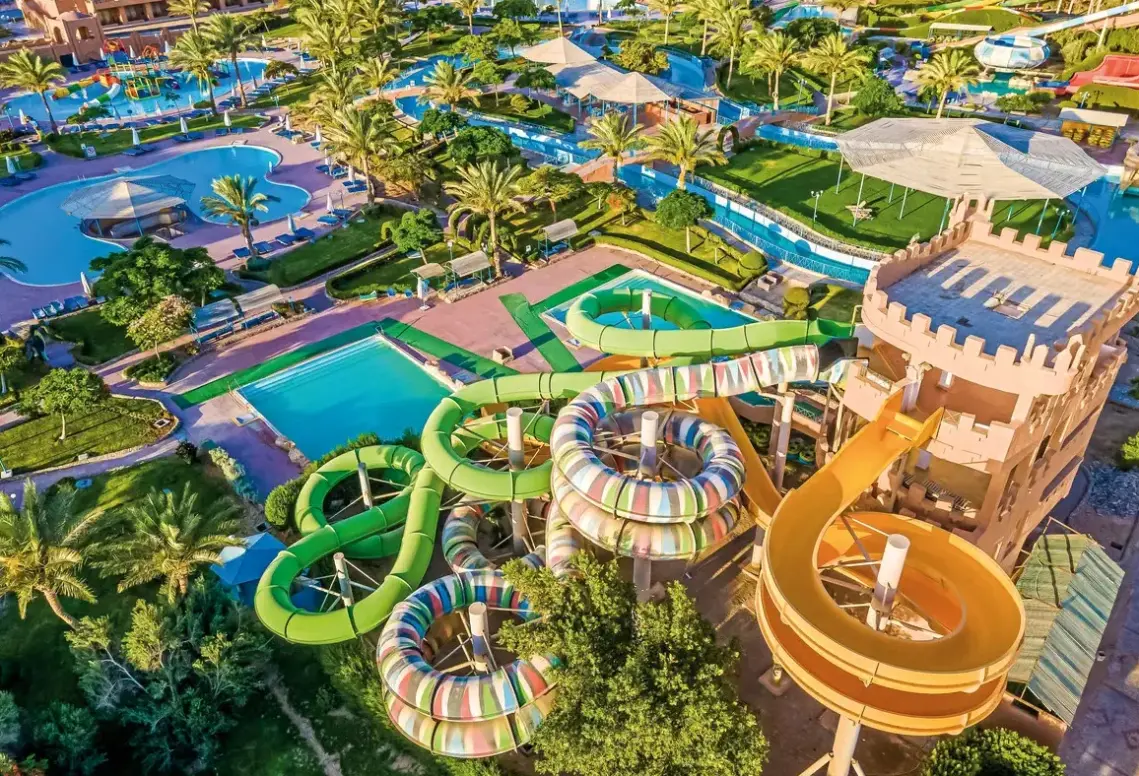 Basen w hotelu Akassia Swiss Resort