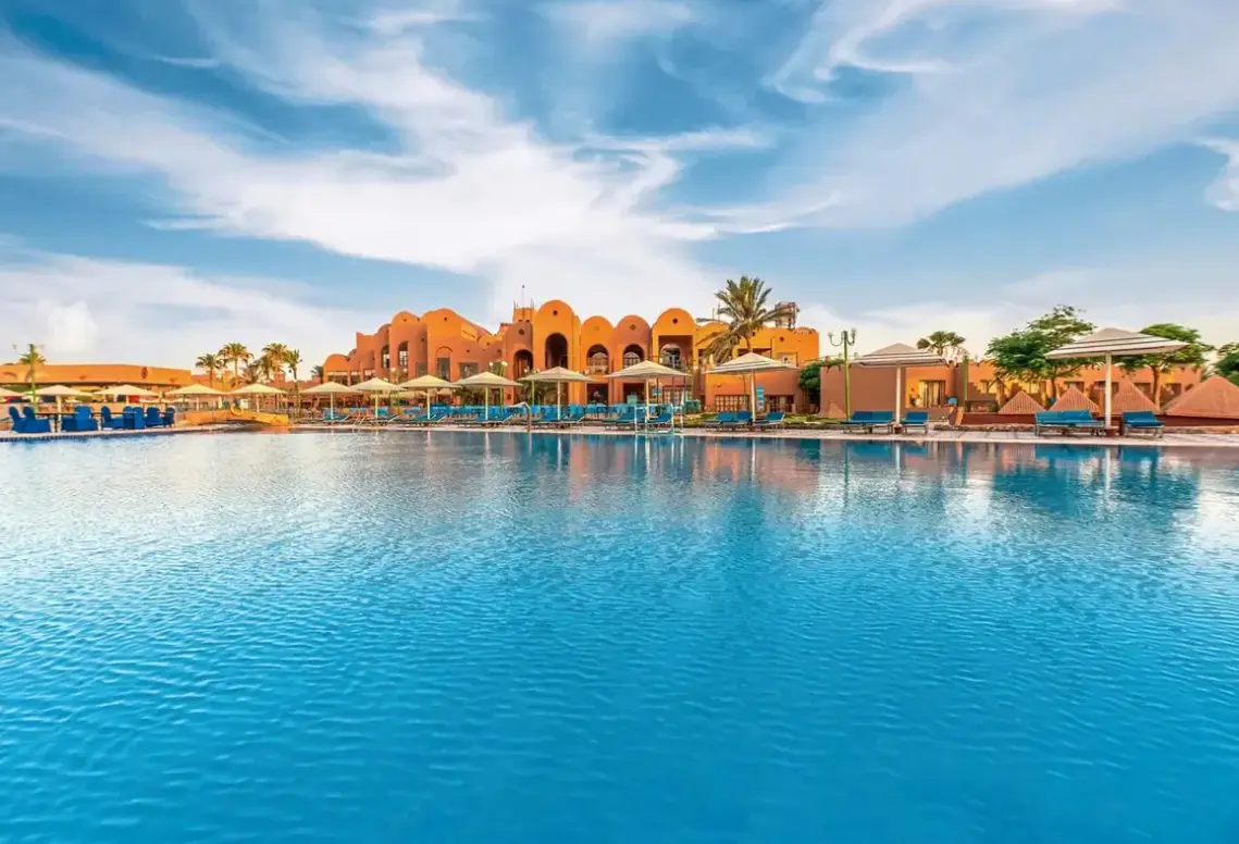 Basen w hotelu Akassia Swiss Resort